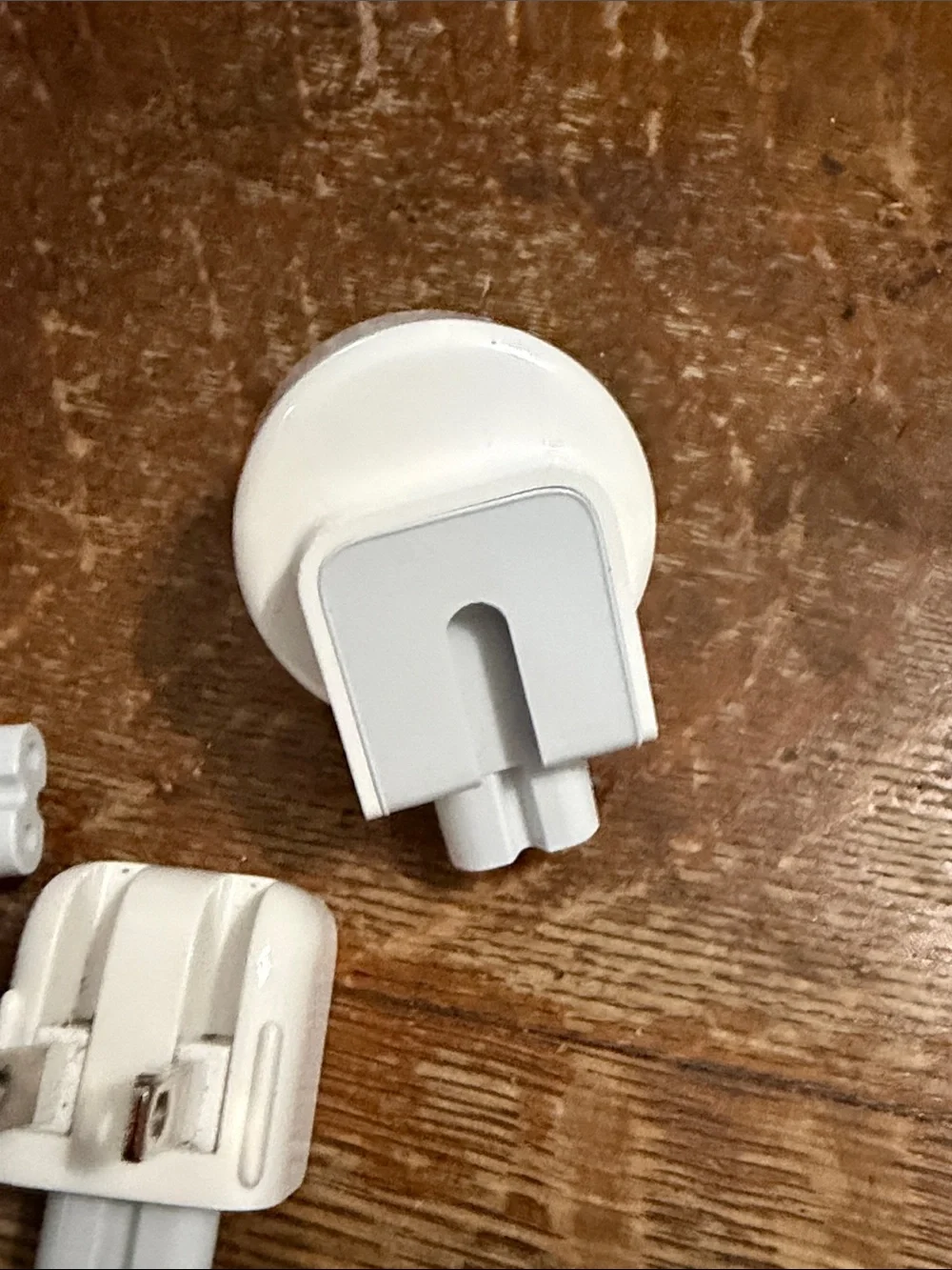 Apple White Travel Power Plug Adapter Set of 4